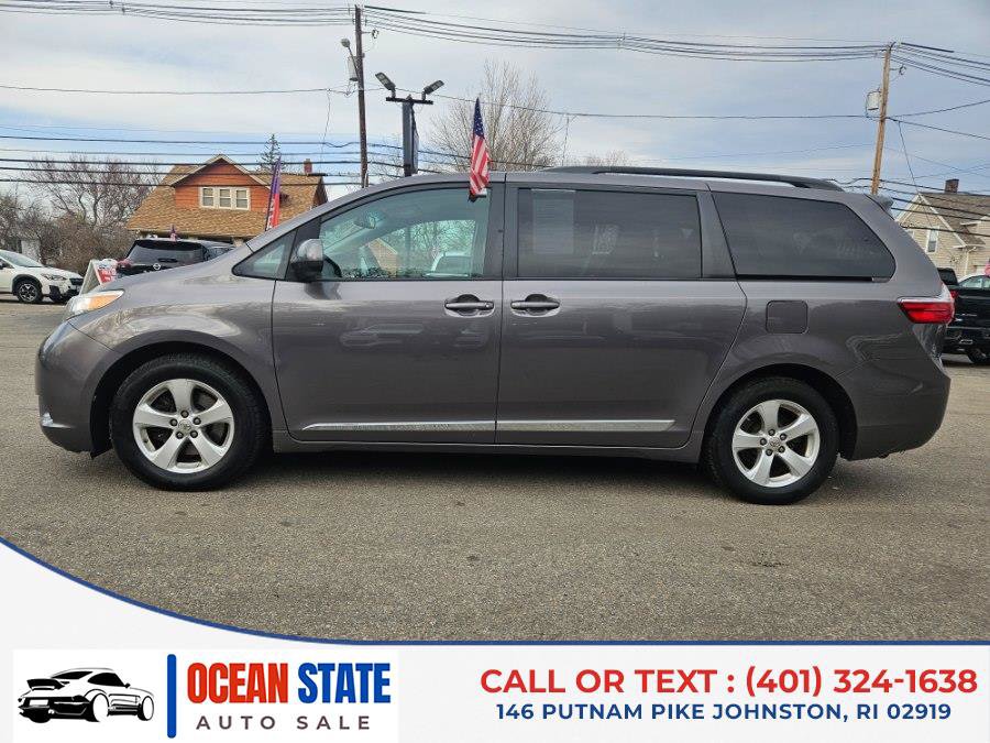 Used 2017 Toyota Sienna LE FWD image 2