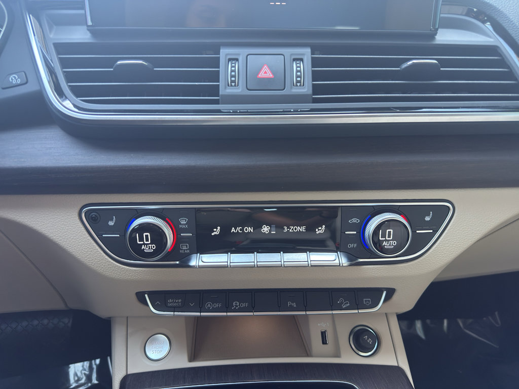 Used 2023 Audi Q5 2.0T Premium w/ Convenience Package AWD/4WD image 23
