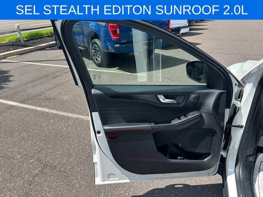 Certified 2022 Ford Escape SEL w/ SEL Stealth AWD Package image 10
