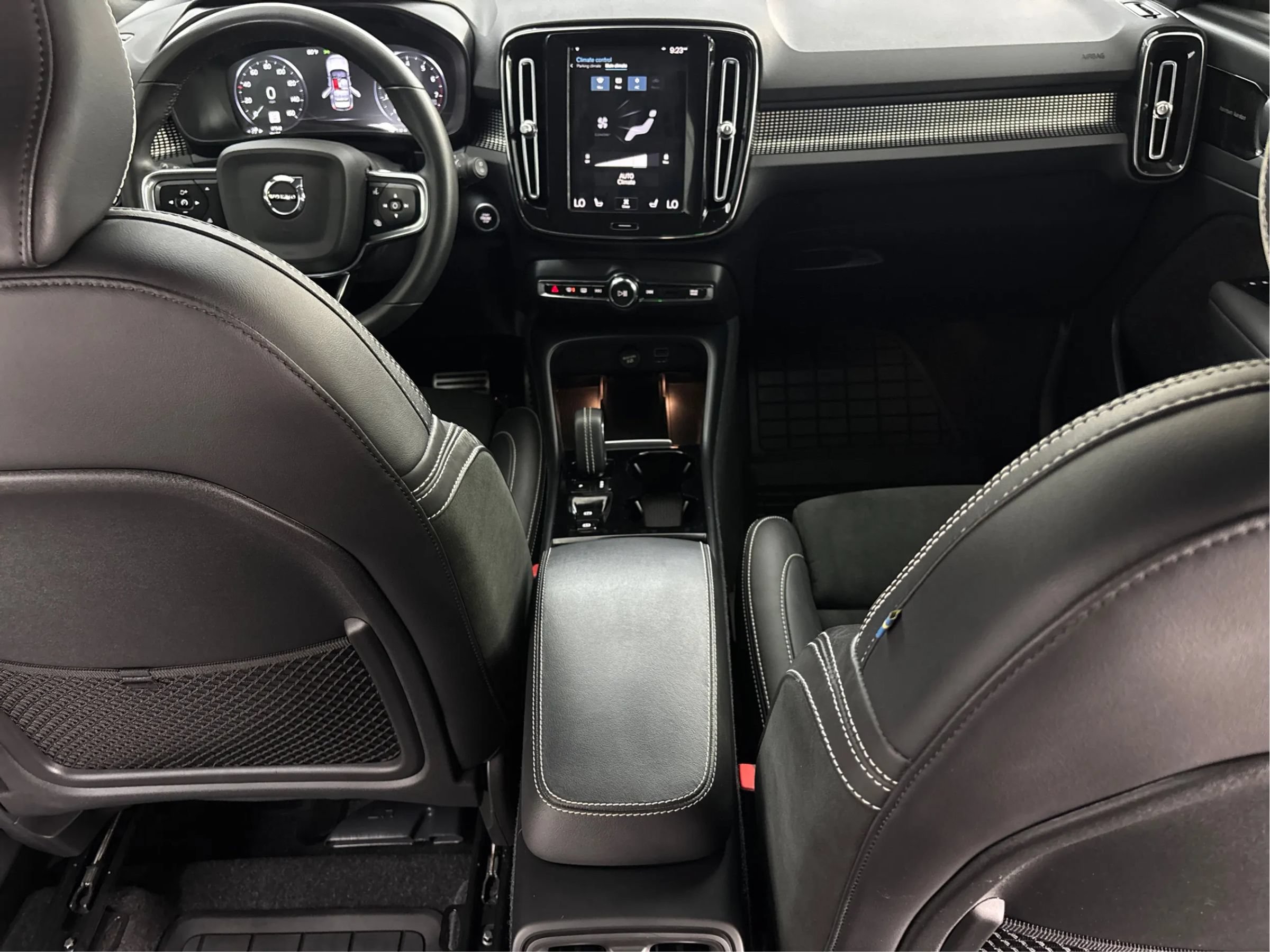 Used 2022 Volvo XC40 T5 R-Design w/ Advanced Package AWD/4WD image 22