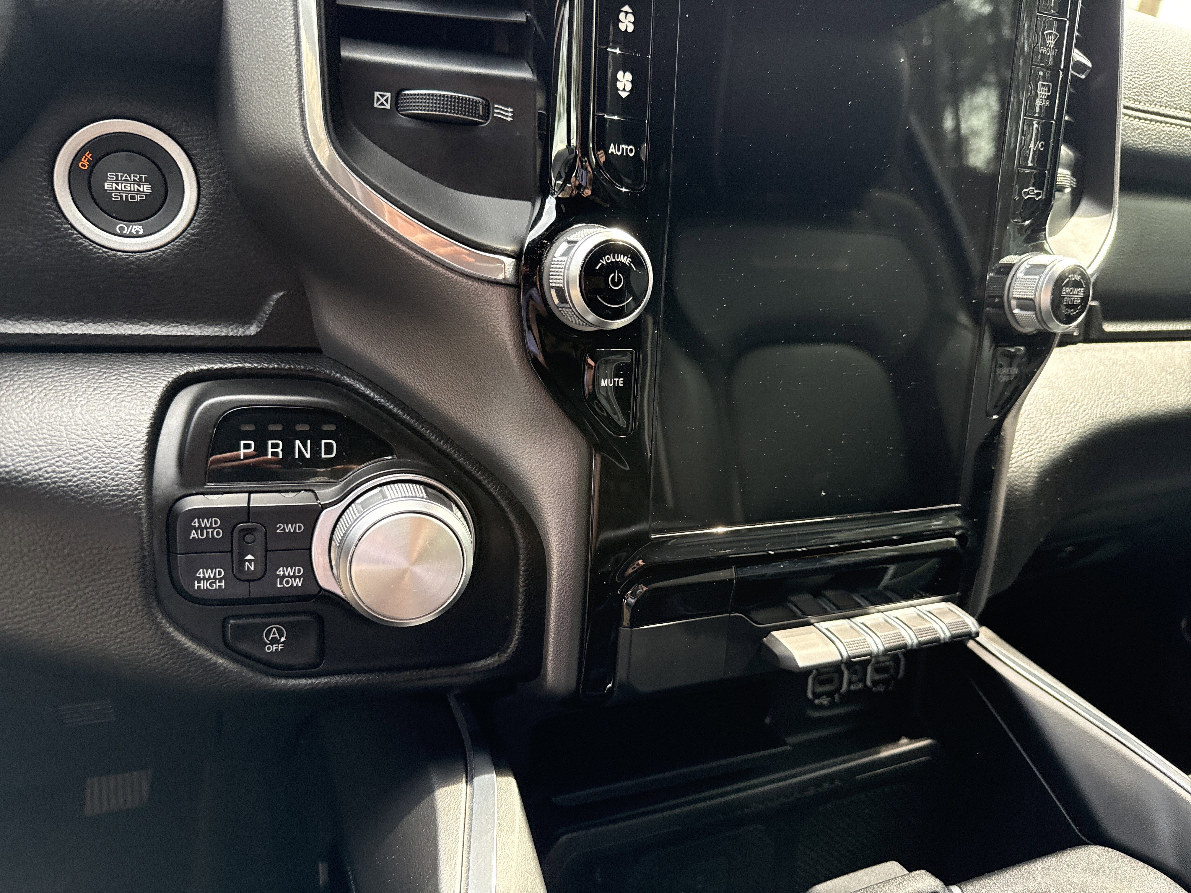 Used 2023 RAM 1500 Laramie image 27