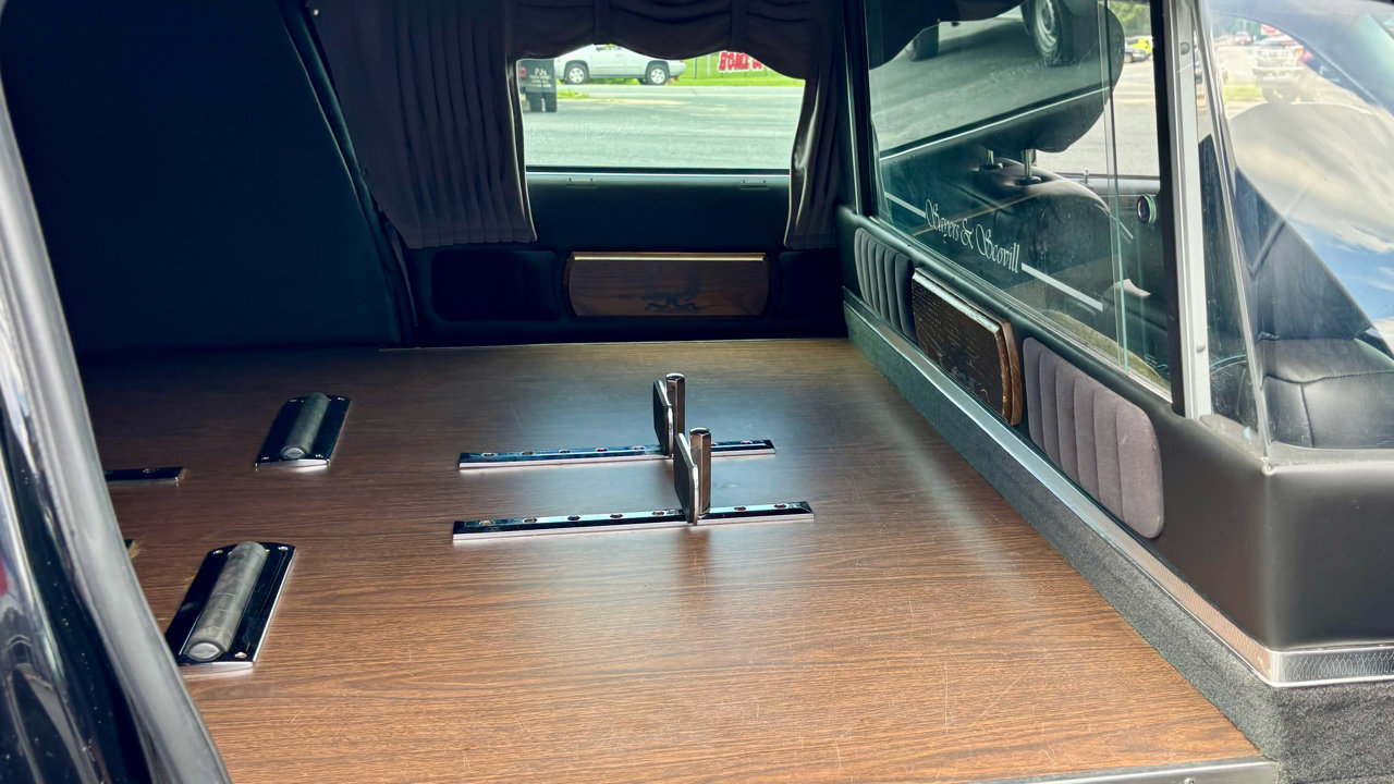 Used 2011 Cadillac DTS Hearse image 13