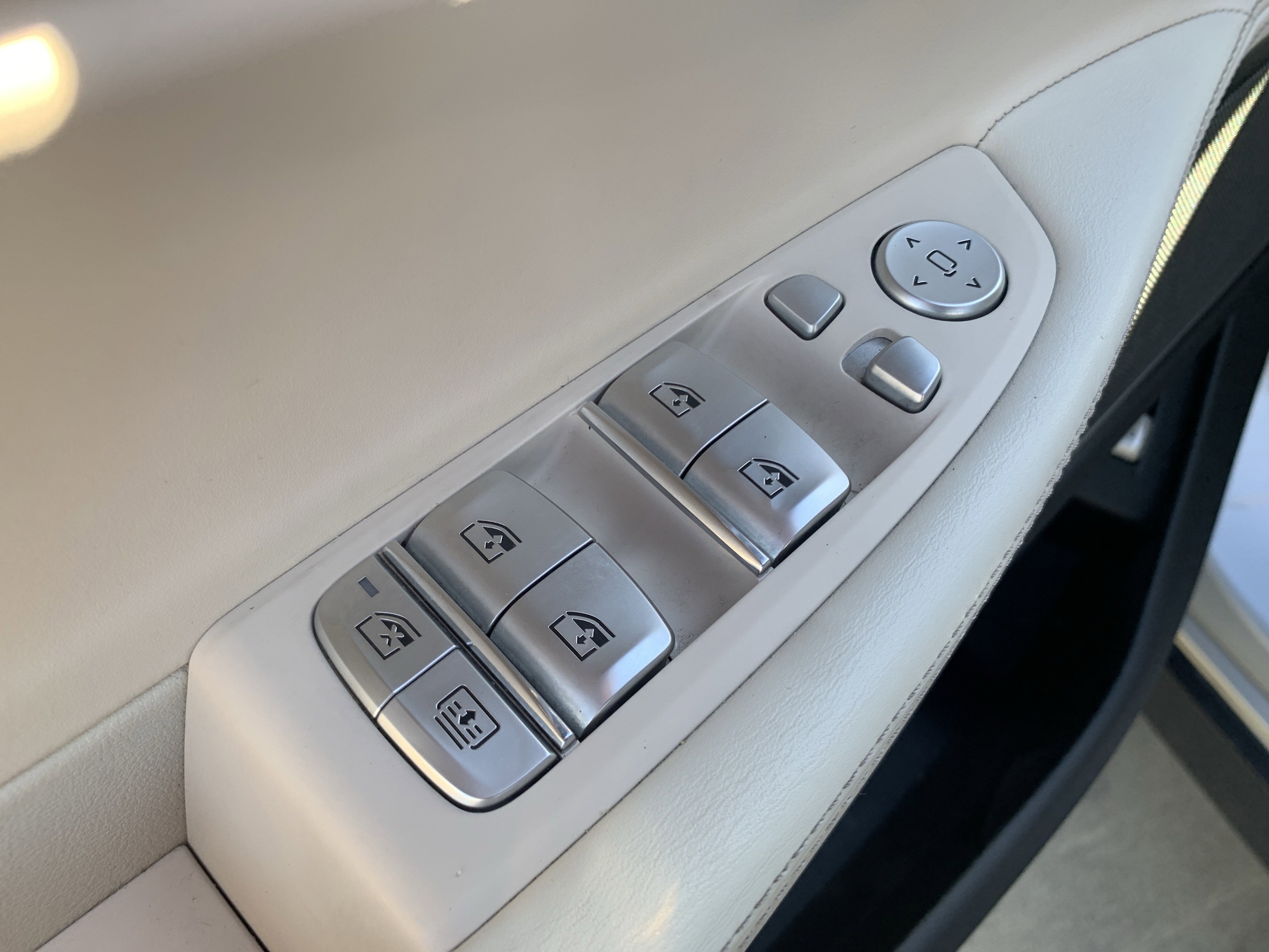 Used 2020 BMW 740i w/ Premium Package image 15