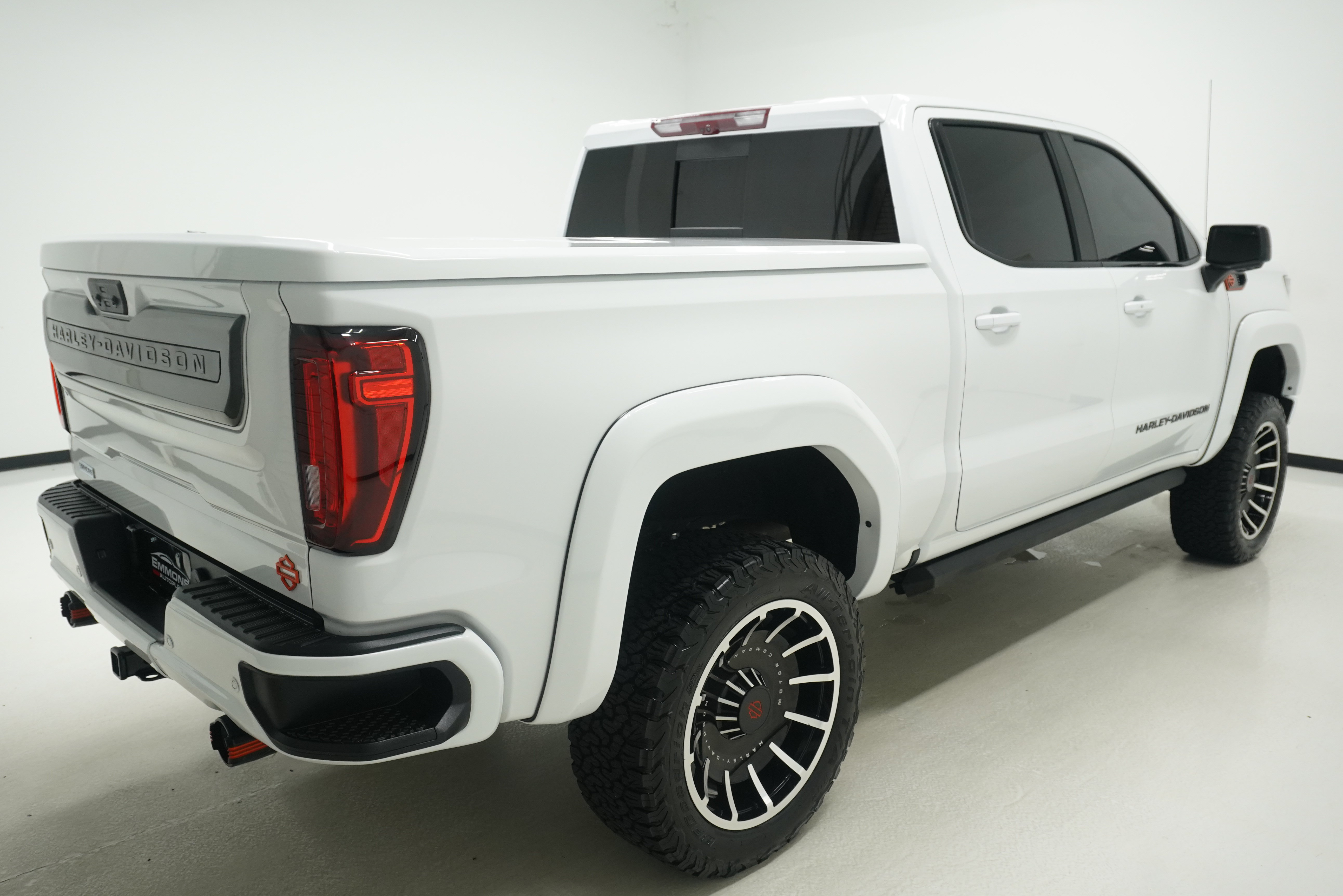 Used 2024 GMC Sierra 1500 AT4 w/ Technology Package AWD/4WD image 4