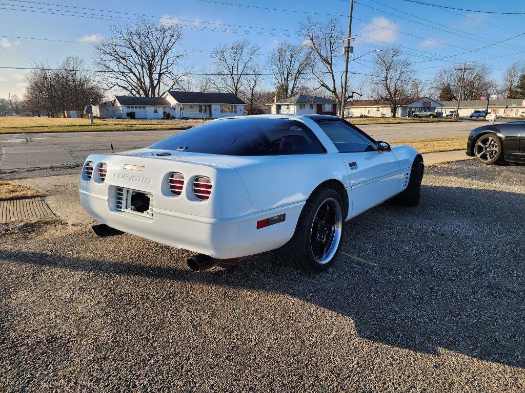 Used 1994 Chevrolet Corvette Coupe RWD image 5