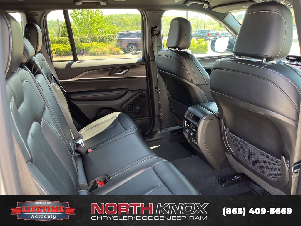 Used 2025 Jeep Grand Cherokee Limited AWD/4WD image 23