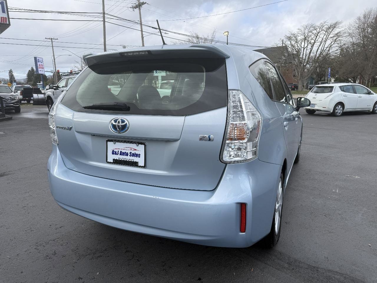 Used 2014 Toyota Prius V Two image 9