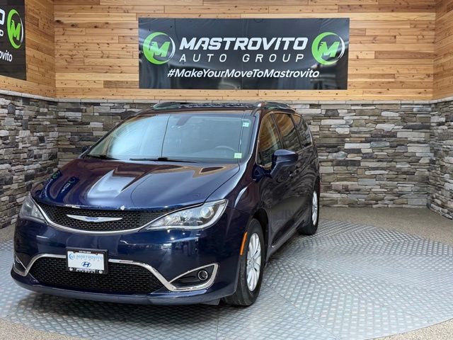 Used 2018 Chrysler Pacifica Touring-L FWD image 5