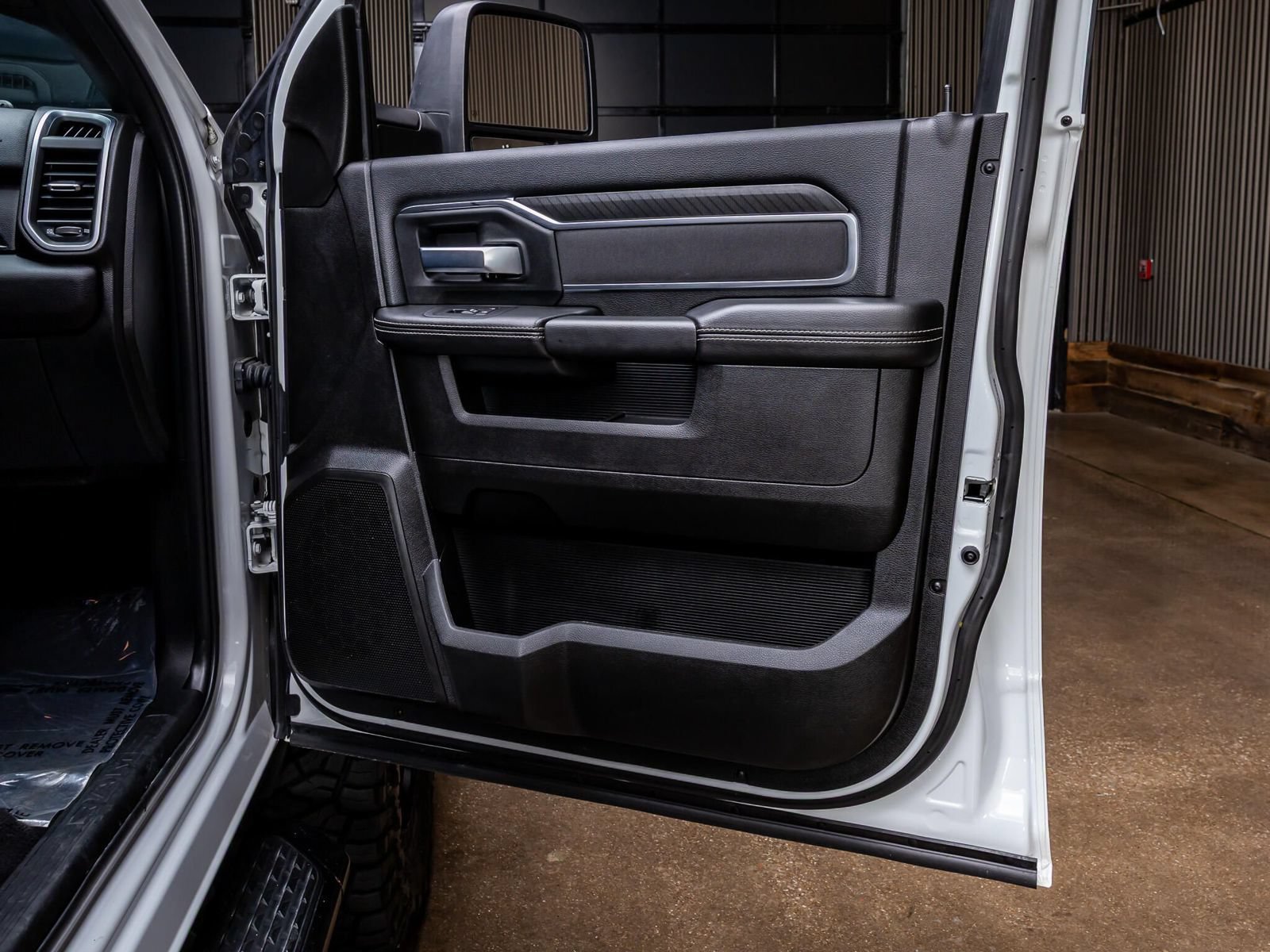 Used 2025 RAM 2500 Big Horn AWD/4WD image 34