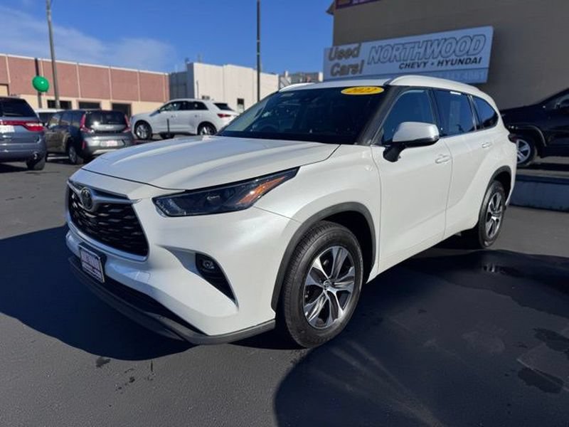 Used 2022 Toyota Highlander XLE