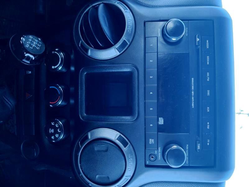 Used 2015 Jeep Wrangler Sport image 29