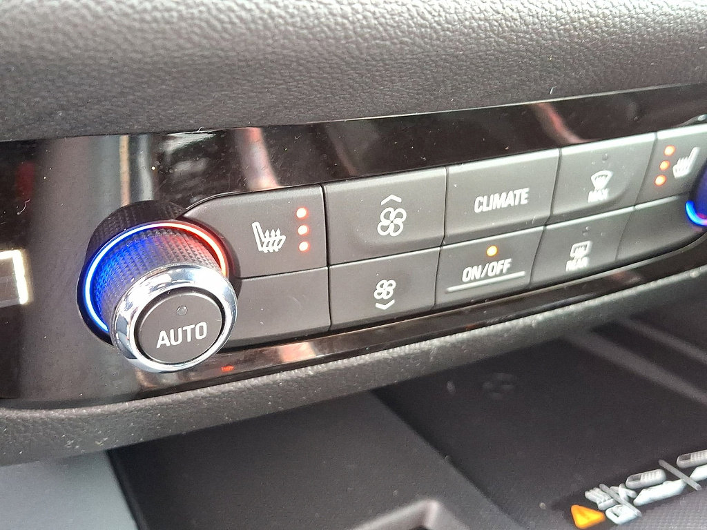 Certified 2024 Buick Enclave Essence image 19