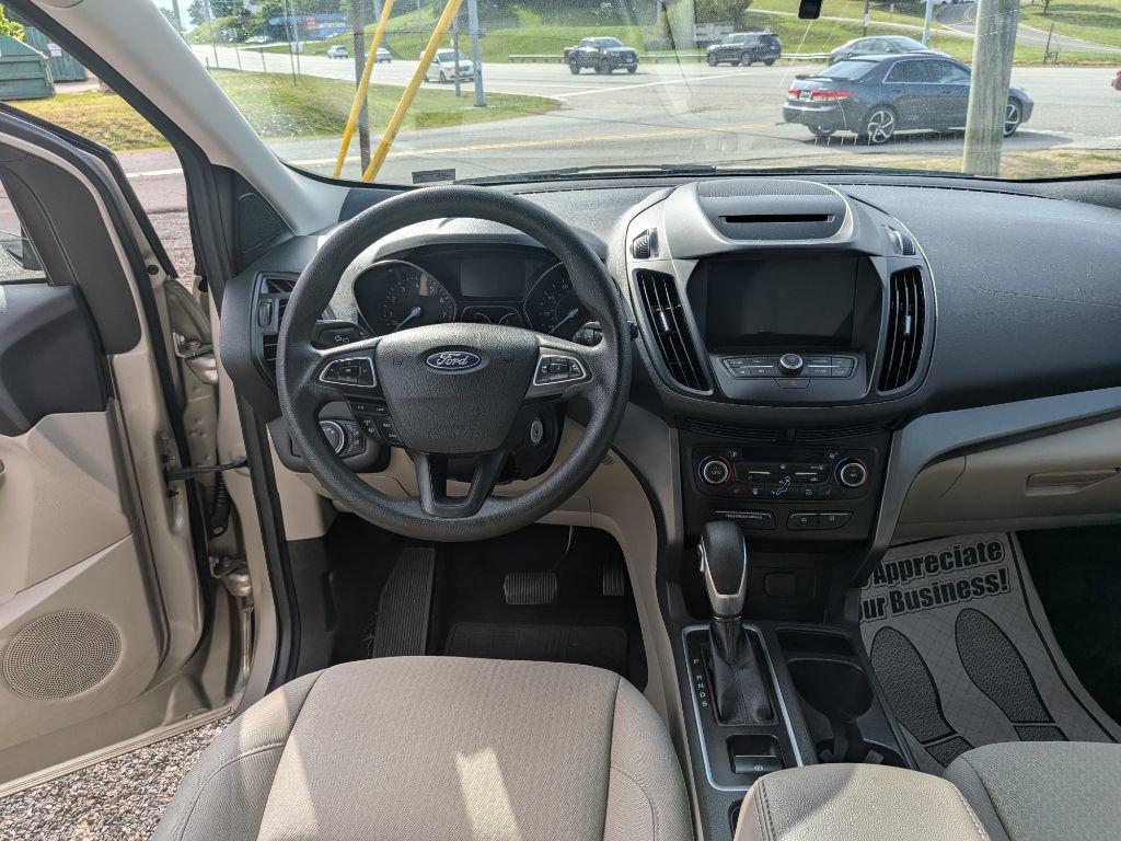 Used 2018 Ford Escape SE w/ SE Sync 3 Package AWD/4WD image 19