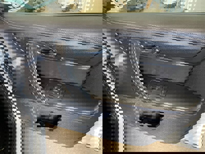 Used 2016 Chevrolet Traverse LT FWD image 24