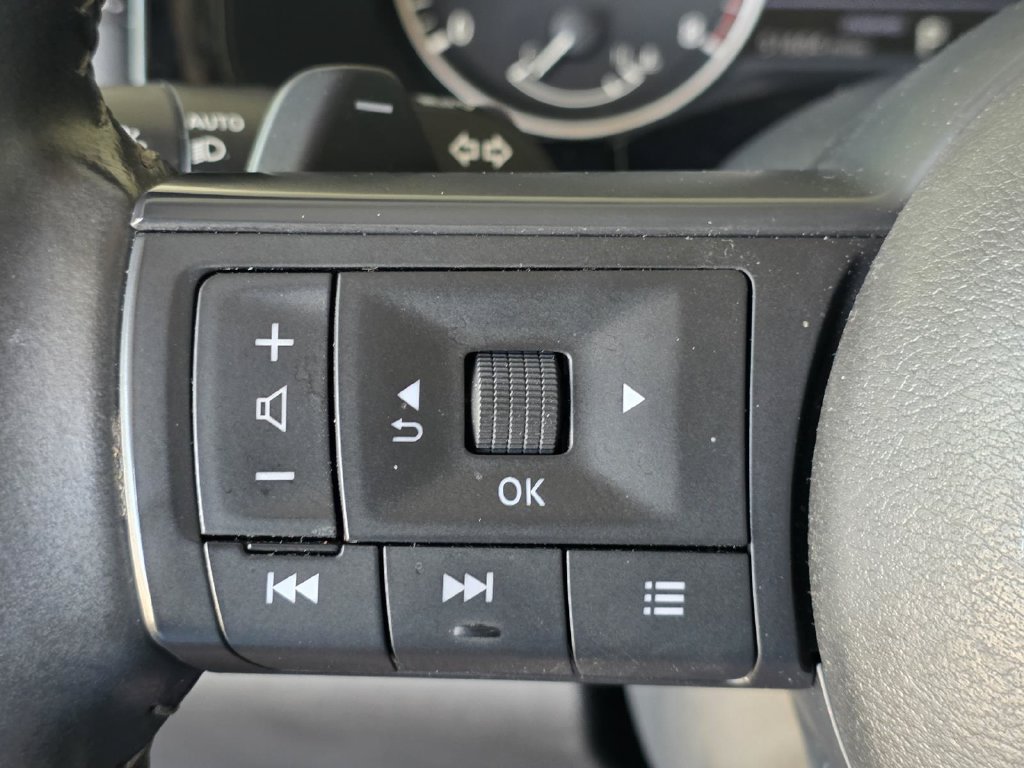 Used 2024 Nissan Pathfinder SV FWD image 23