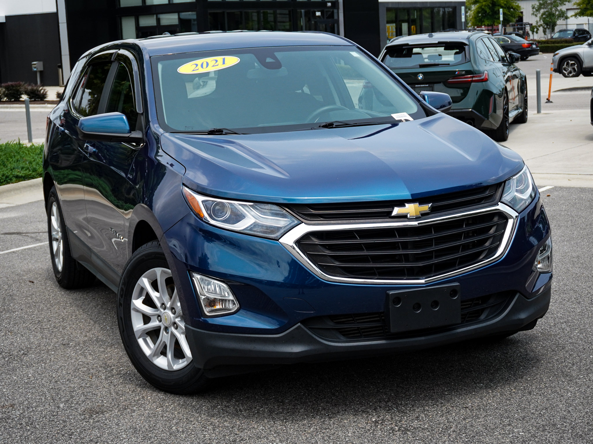 Used 2021 Chevrolet Equinox LT FWD image 2