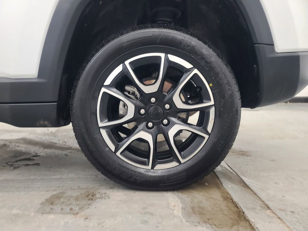 Used 2024 Jeep Compass Trailhawk image 10
