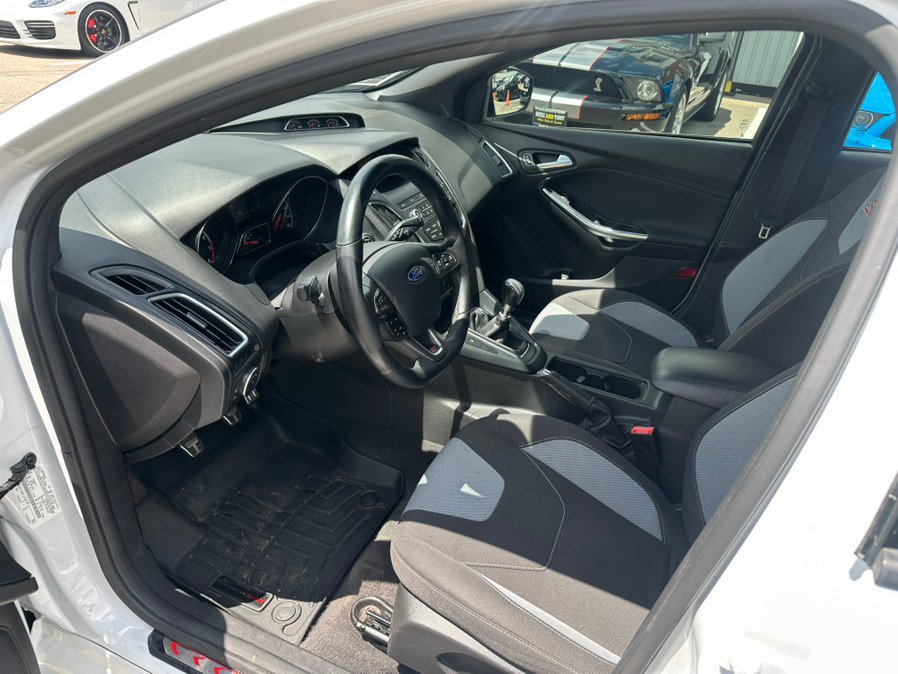 Used 2018 Ford Focus ST FWD image 11