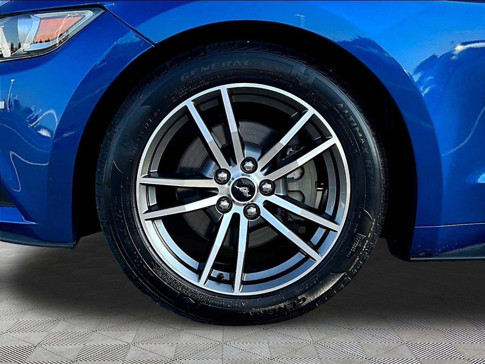 Used 2017 Ford Mustang Premium RWD image 33