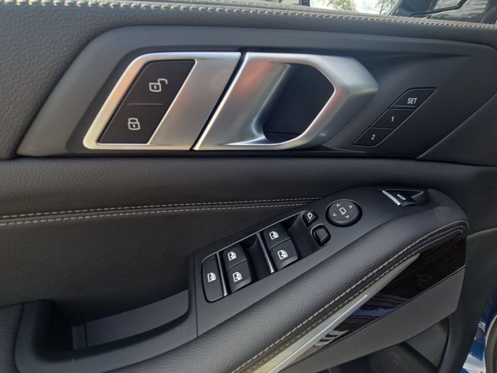Used 2021 BMW X5 sDrive40i w/ Executive Package RWD image 25