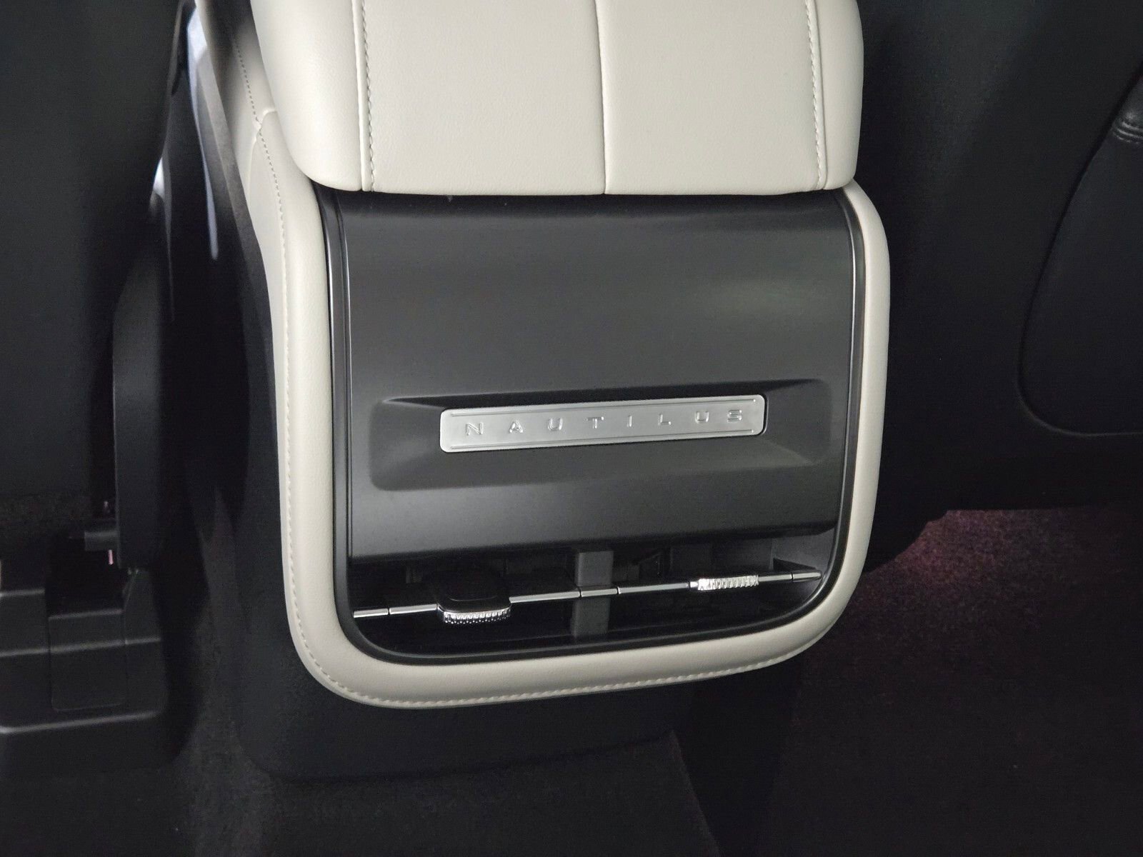 New 2026 Lincoln Nautilus Premier w/ Jet Appearance Package image 16