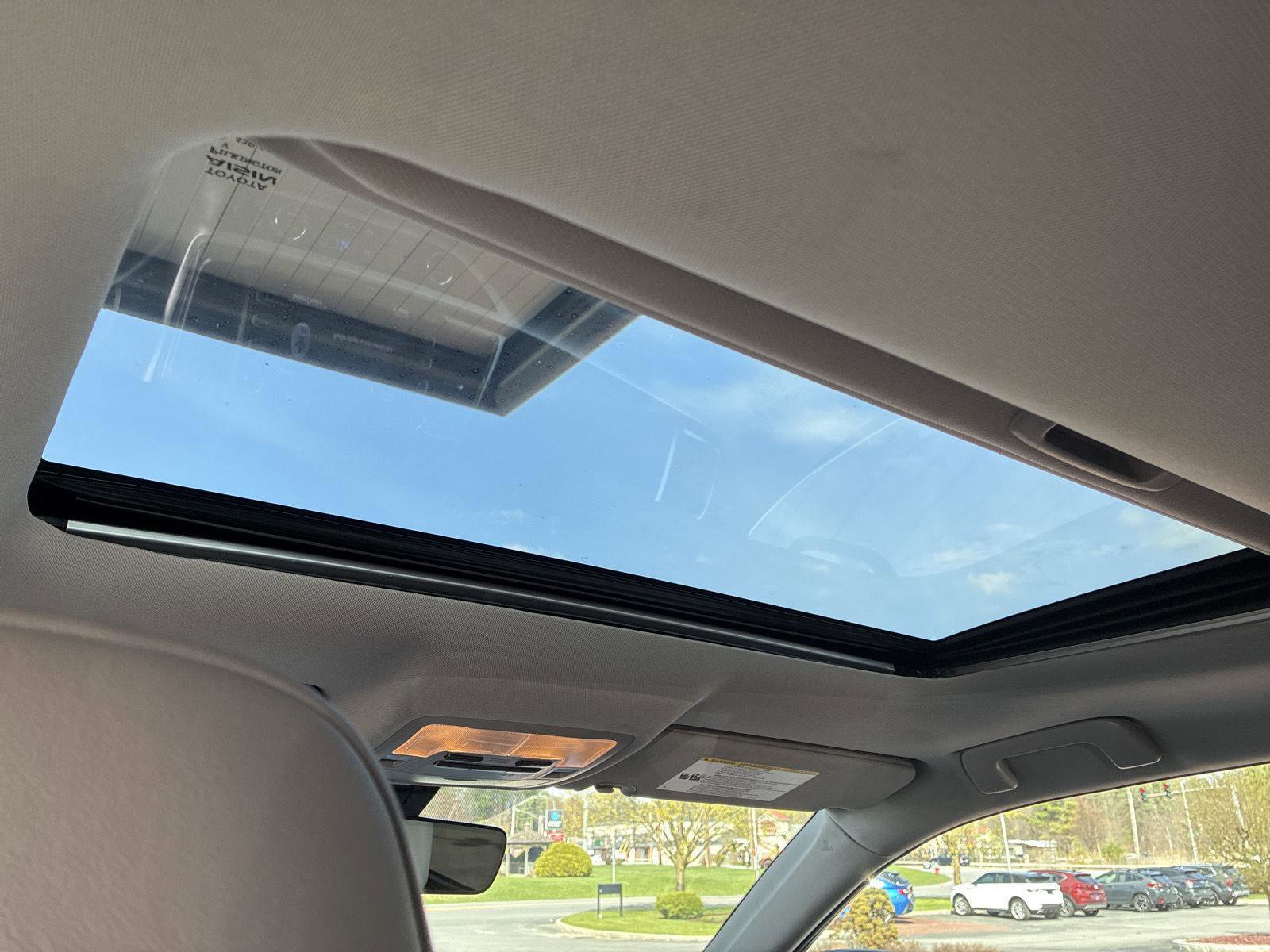 Used 2019 Toyota Highlander XLE AWD/4WD image 16