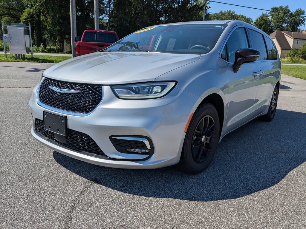 Used 2024 Chrysler Pacifica Touring-L FWD video 1