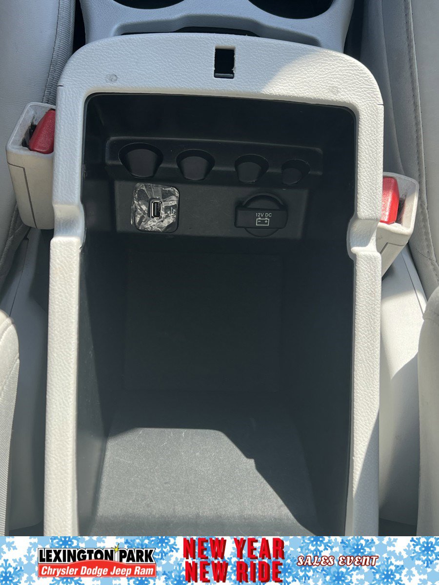 Used 2019 Jeep Cherokee Limited w/ Technology Group image 27