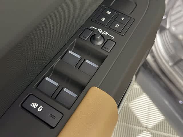 New 2026 Land Rover Defender 110 X-Dynamic SE AWD/4WD image 22