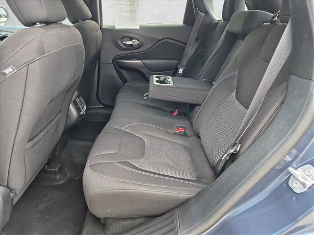 Used 2019 Jeep Cherokee Latitude w/ Popular Appearance Group FWD image 18