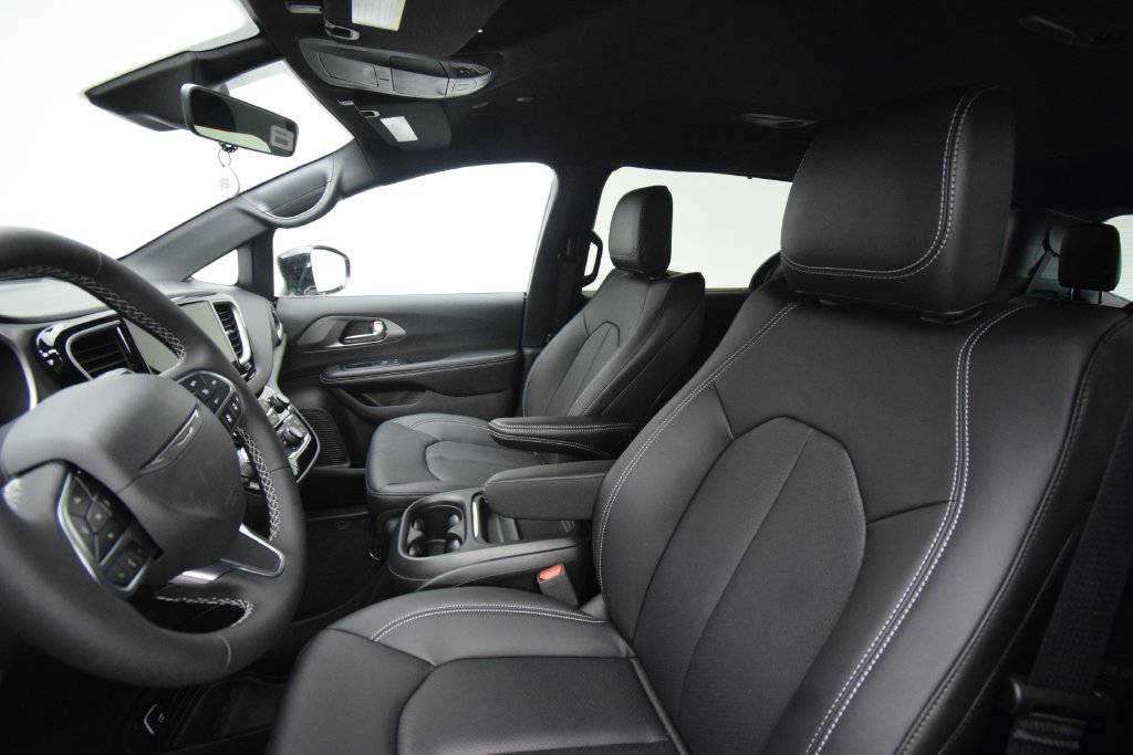 New 2027 Chrysler Pacifica LX FWD image 31