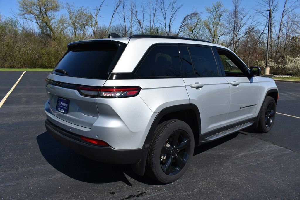 Used 2024 Jeep Grand Cherokee Altitude image 5