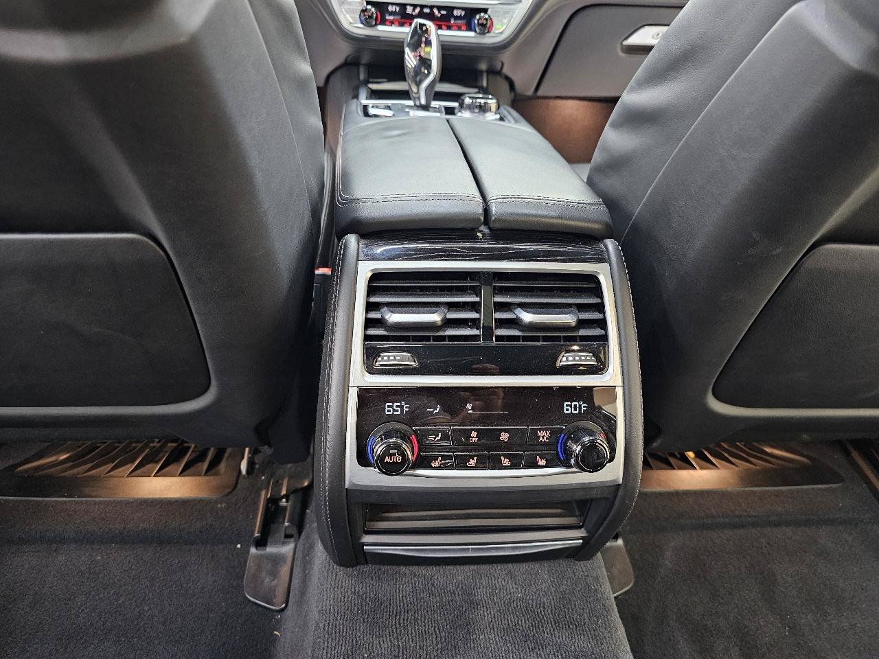 Used 2018 BMW M760i xDrive AWD/4WD image 28