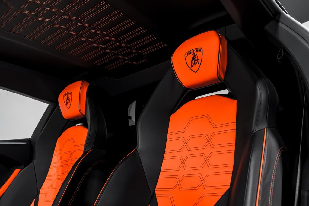 Used 2024 Lamborghini Revuelto AWD/4WD image 18