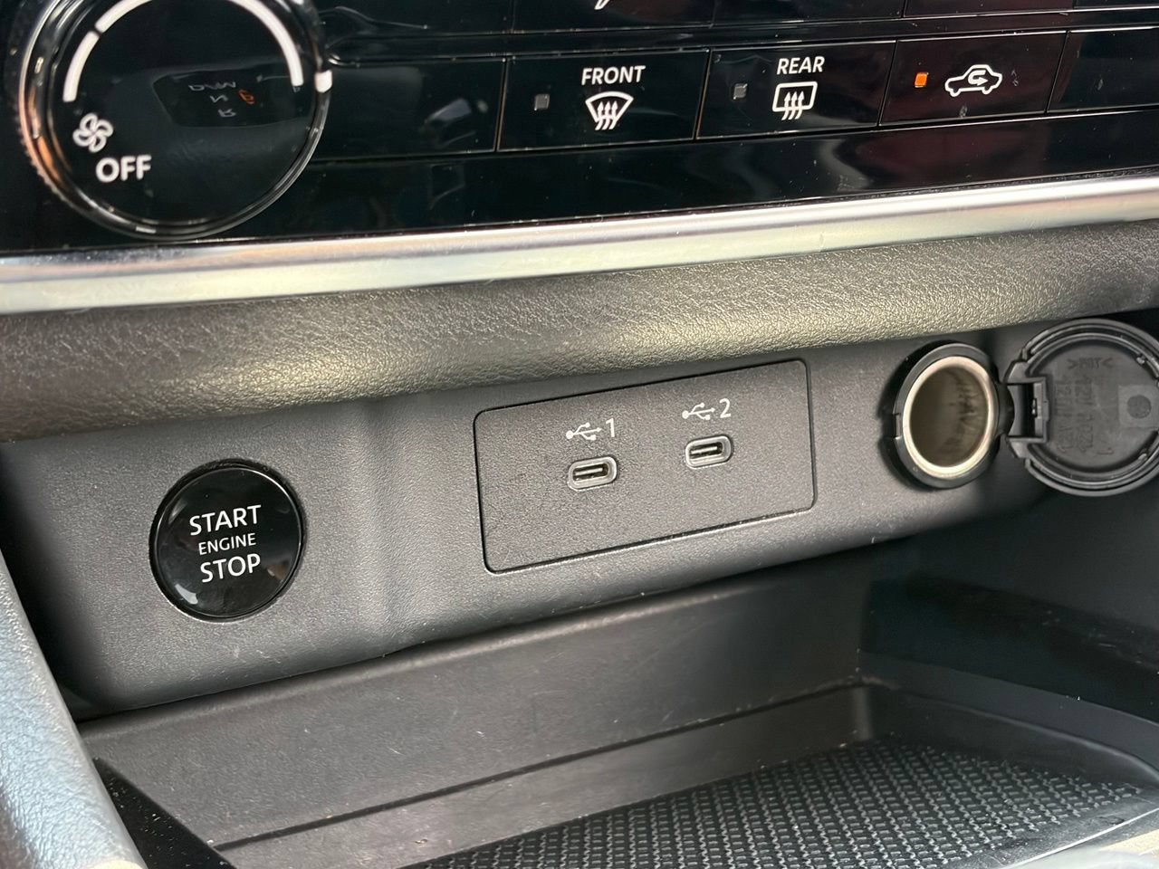 Used 2024 Nissan Rogue S AWD/4WD image 8