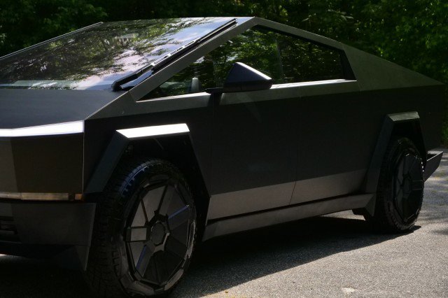Used 2024 Tesla Cybertruck Cyberbeast AWD/4WD image 29