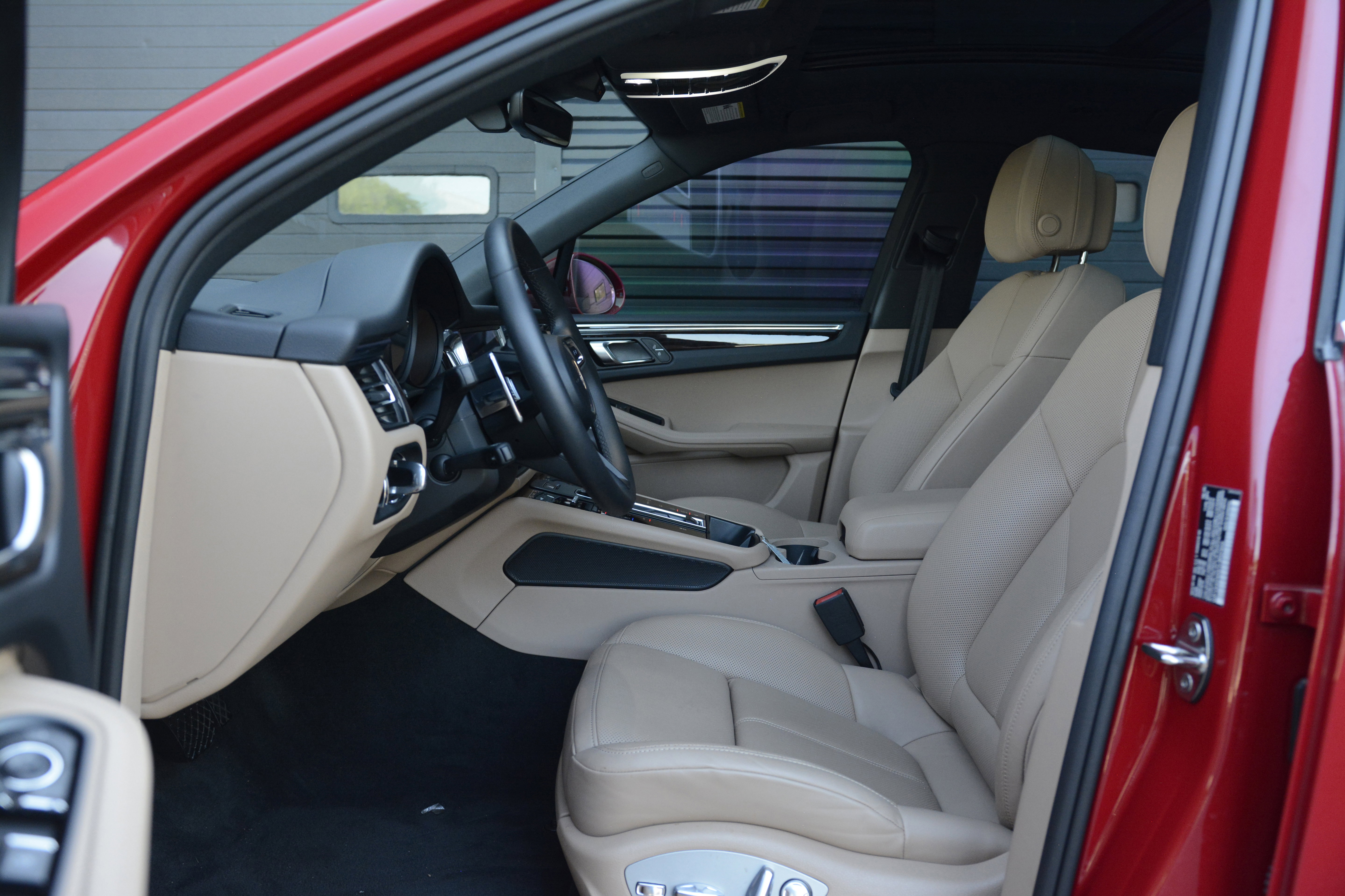 Used 2026 Porsche Macan AWD/4WD image 16