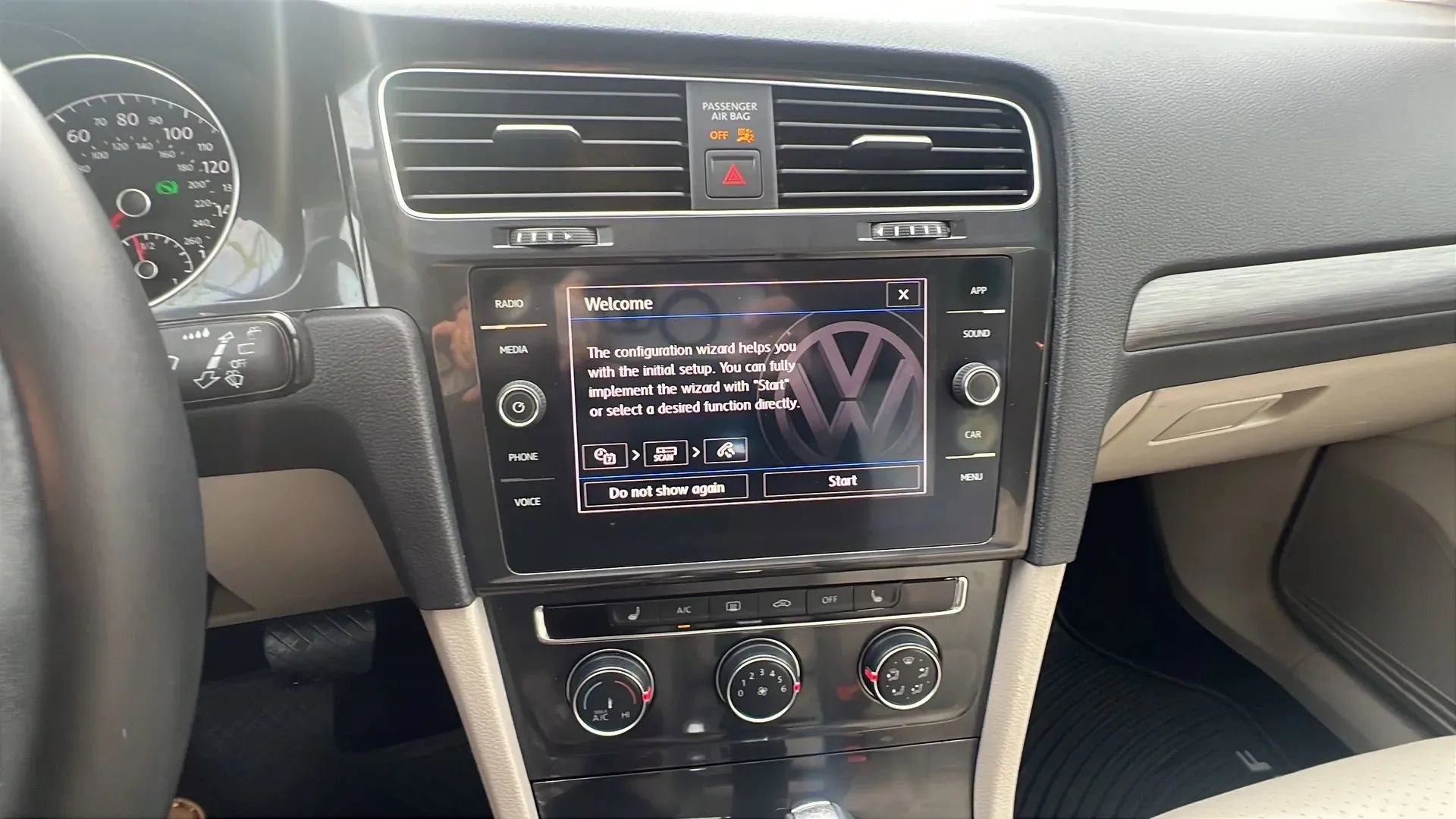 Used 2019 Volkswagen Golf SE image 17