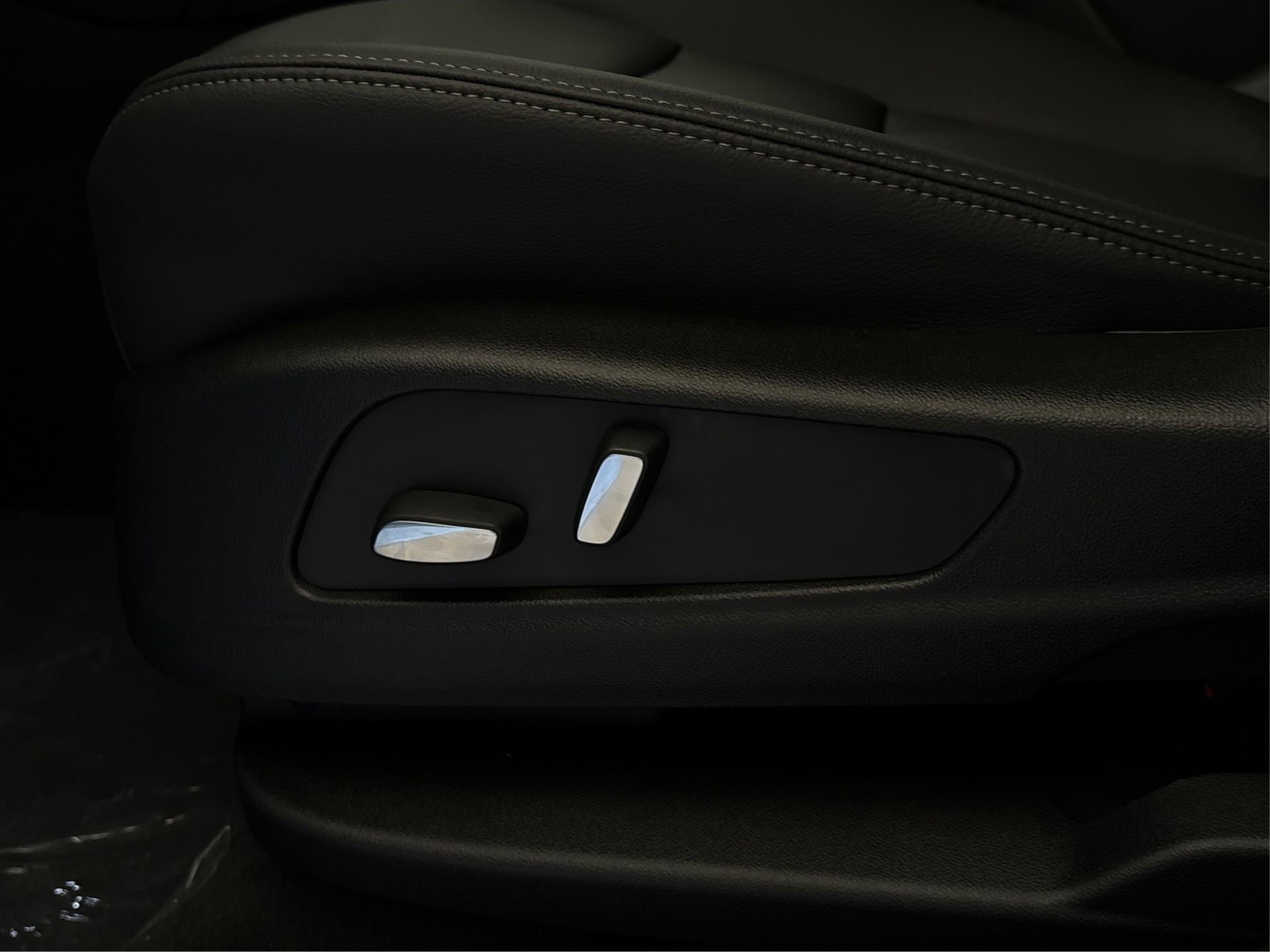 New 2025 Cadillac XT6 Luxury image 31