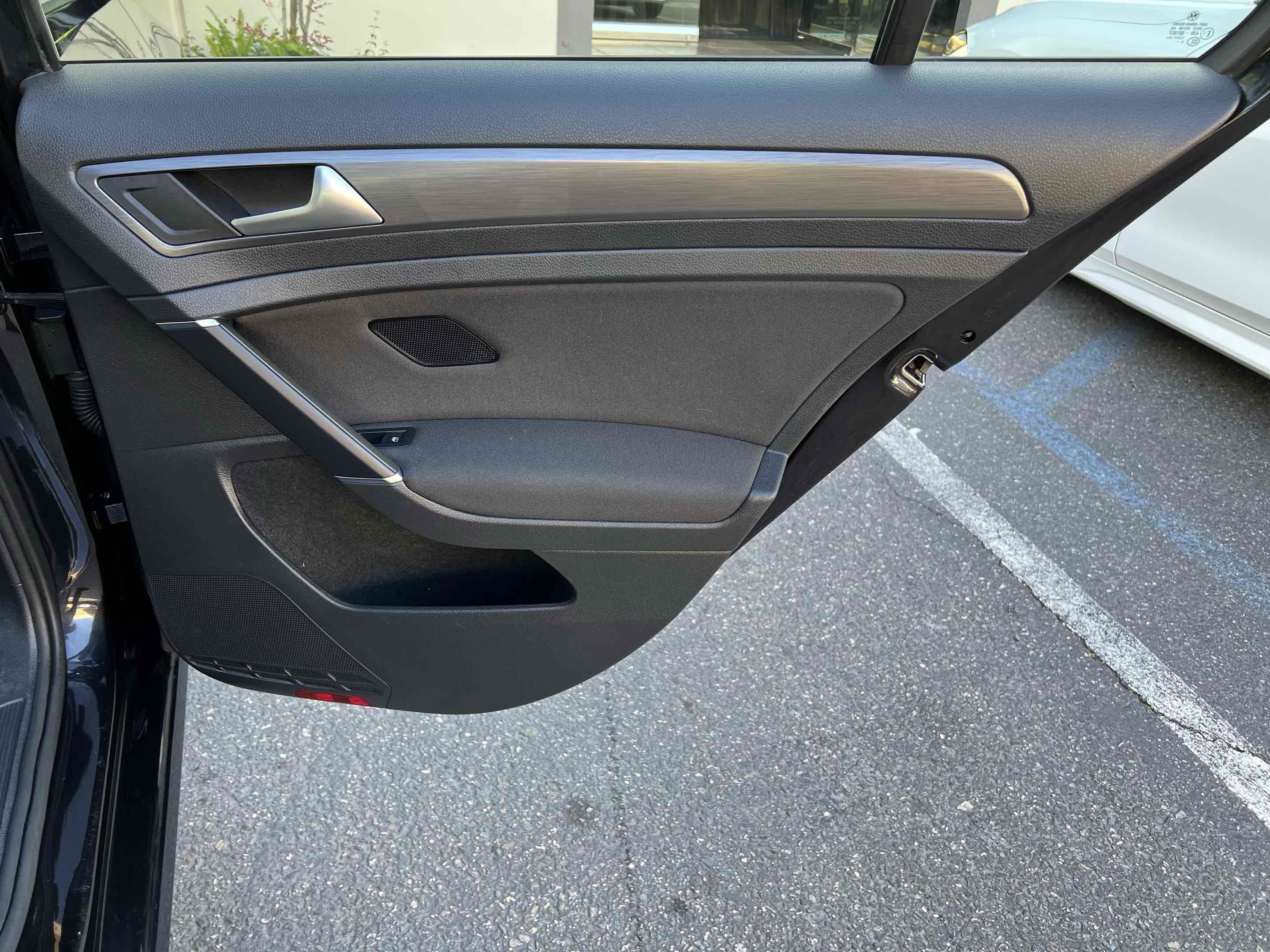 Used 2019 Volkswagen e-Golf SE w/ Driver Assistance Package FWD image 62