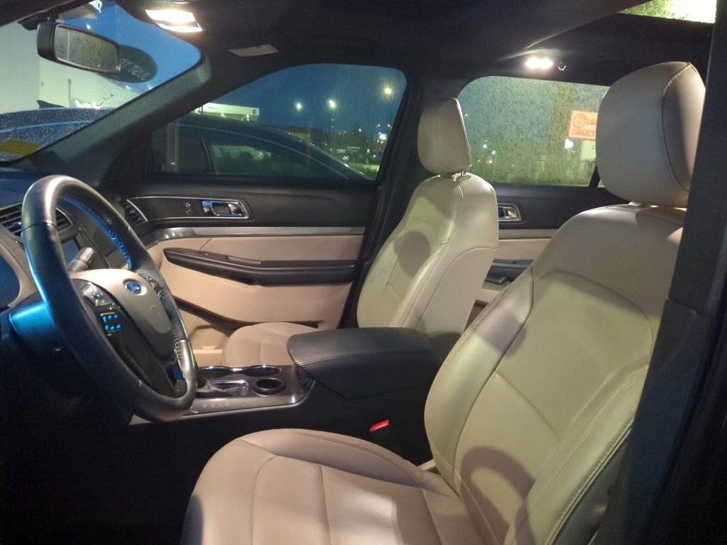 Used 2019 Ford Explorer XLT w/ Equipment Group 202A image 6