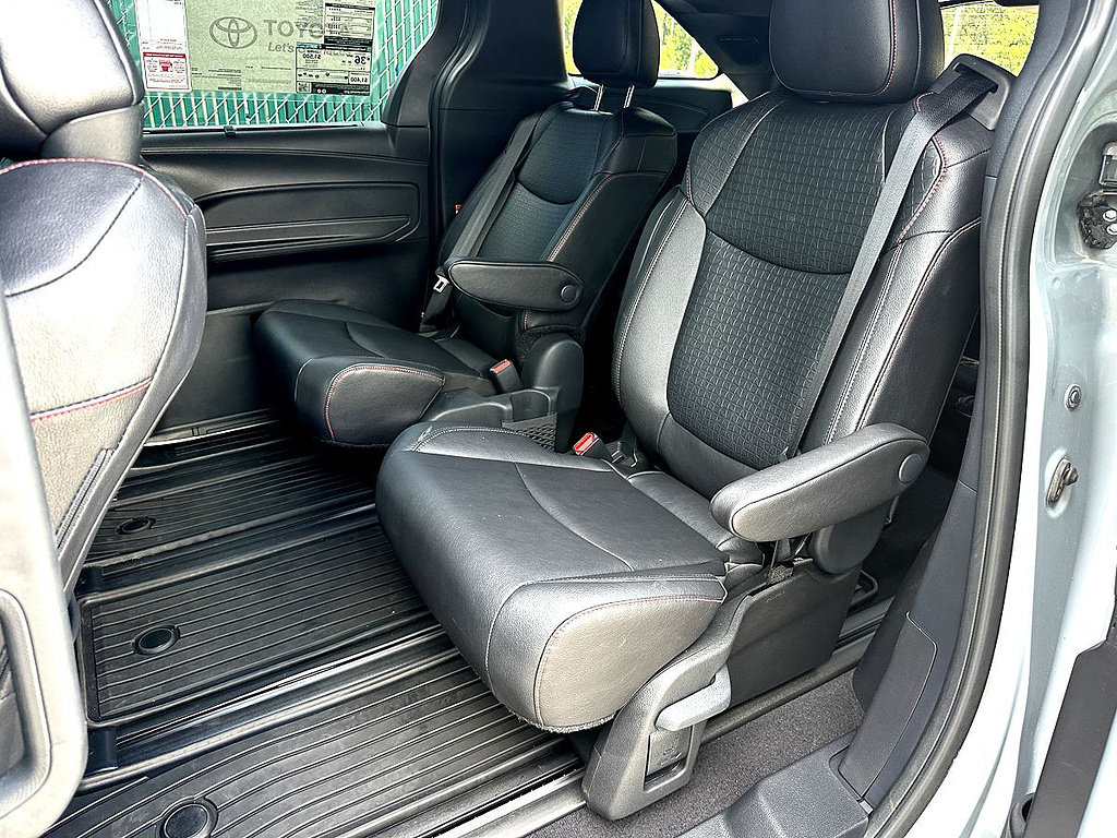 New 2026 Toyota Sienna XSE FWD image 15