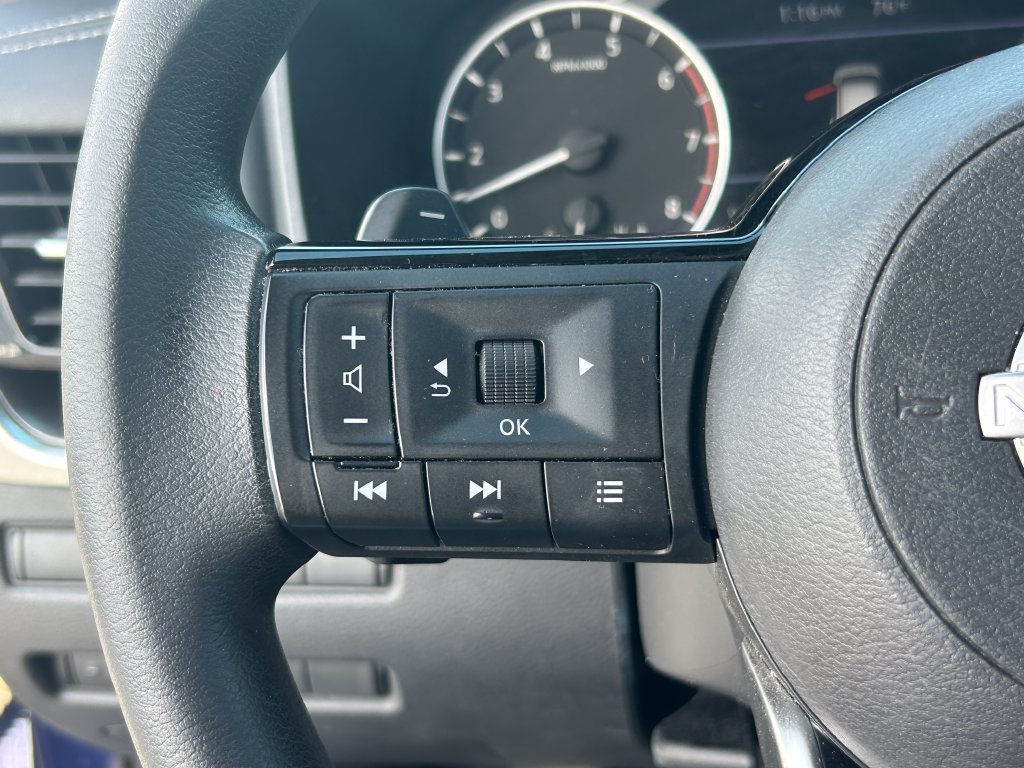 Used 2022 Nissan Rogue SV AWD/4WD image 19