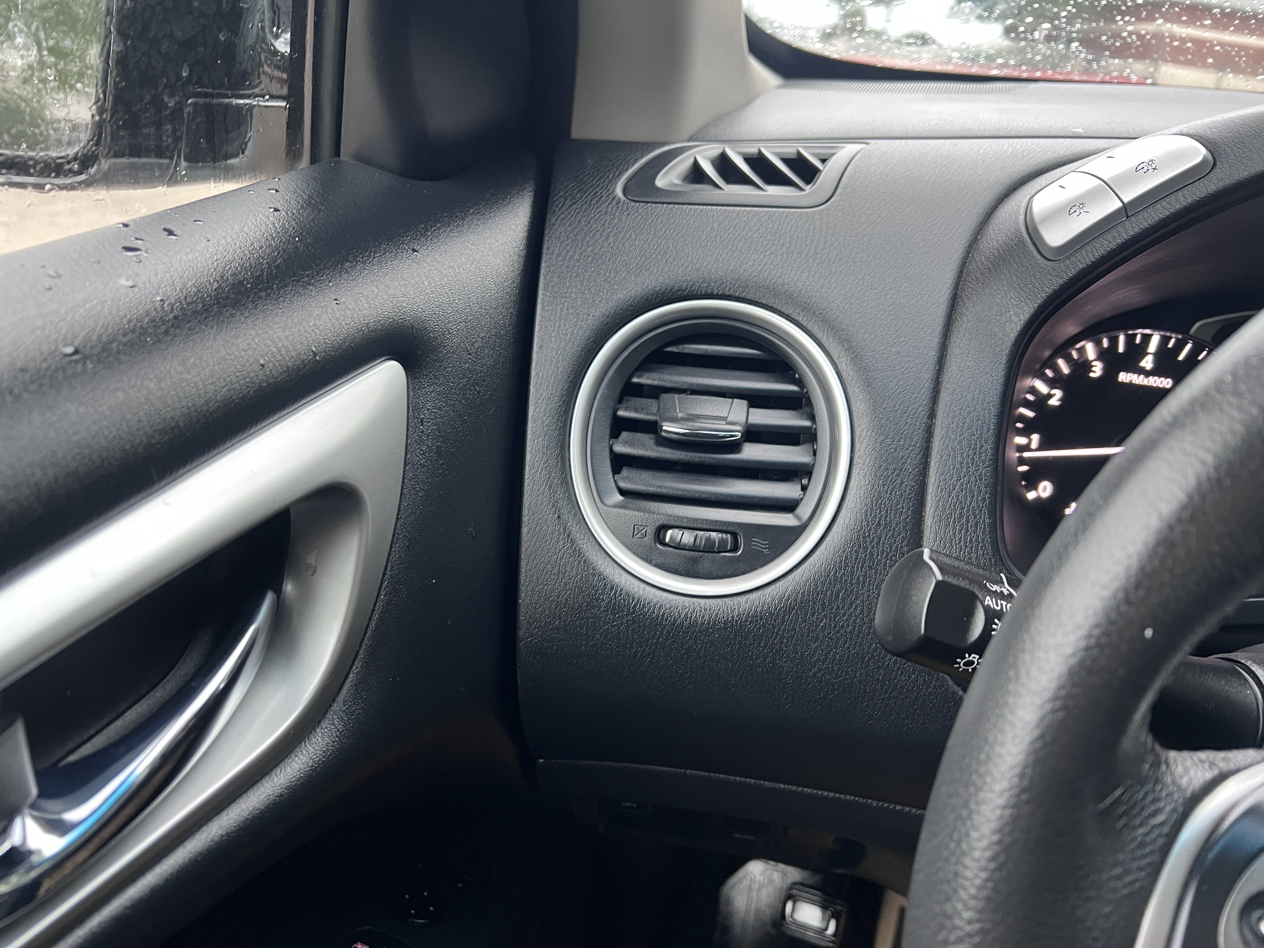 Used 2015 Nissan Pathfinder SV image 26