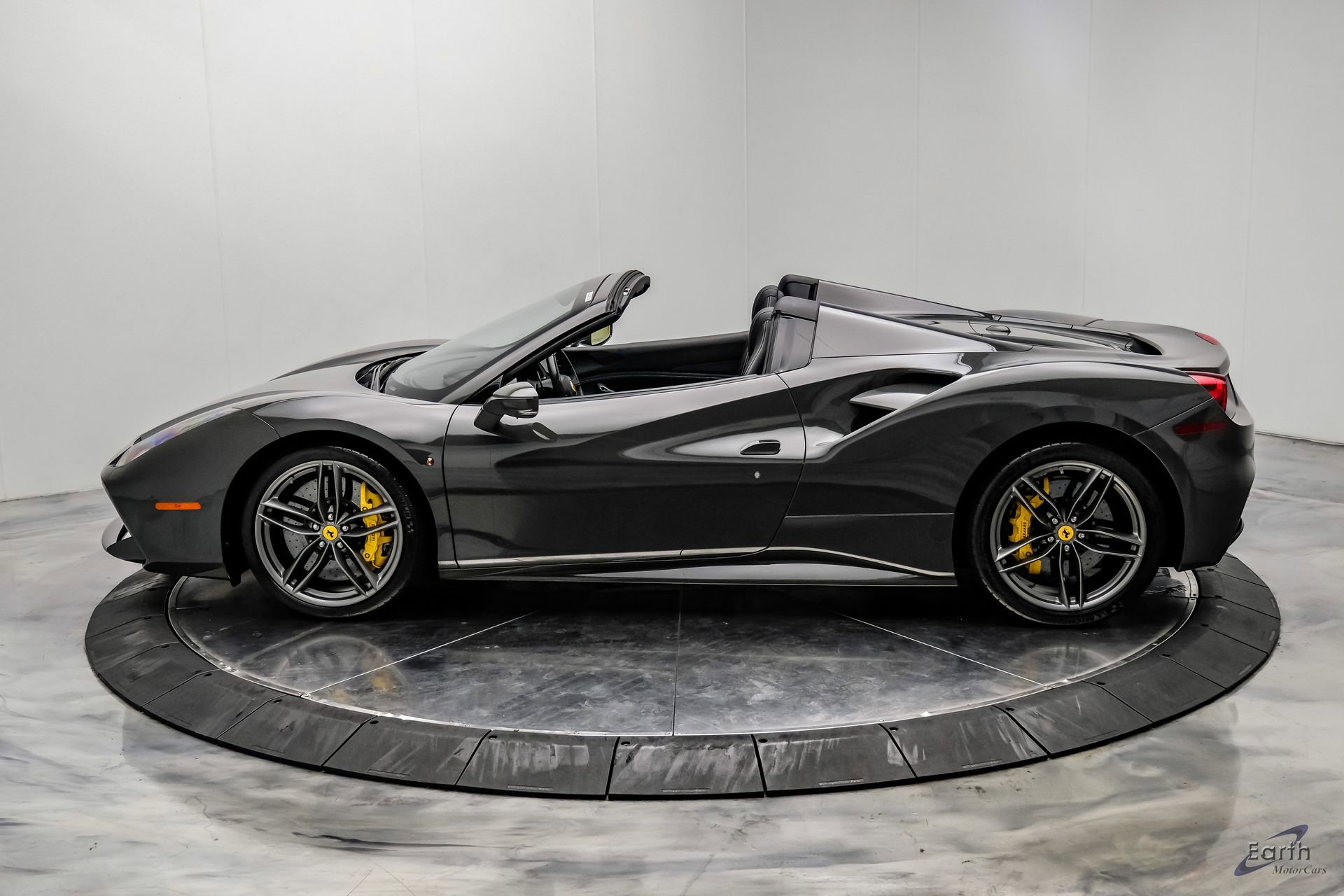 Used 2018 Ferrari 488 Spider RWD image 9