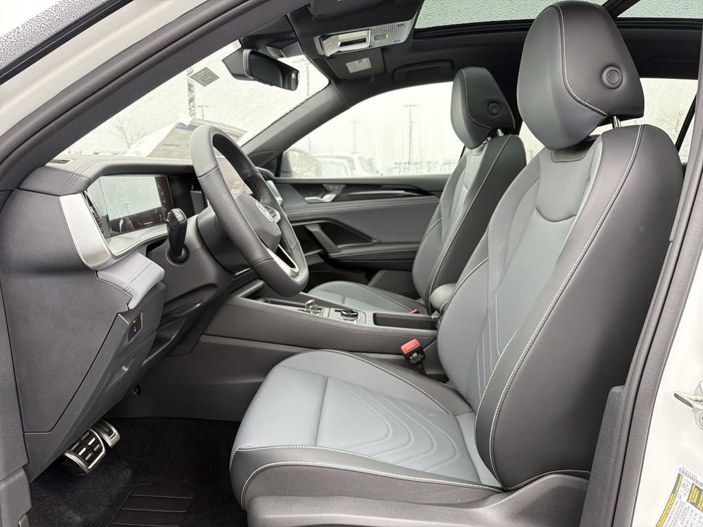 New 2026 Volkswagen Tiguan SE R-Line image 11