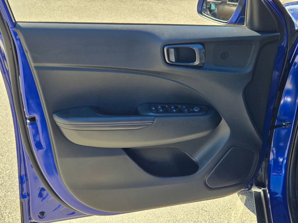 Used 2023 Hyundai Venue Limited image 26