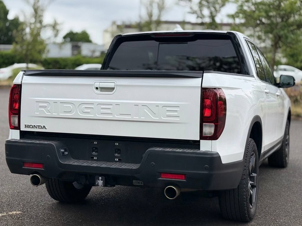 Used 2025 Honda Ridgeline Black Edition image 5
