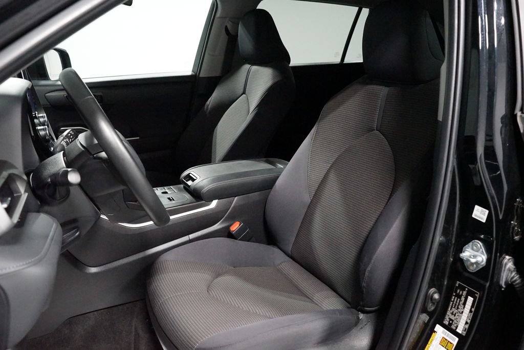 Certified 2024 Toyota Highlander LE FWD image 27