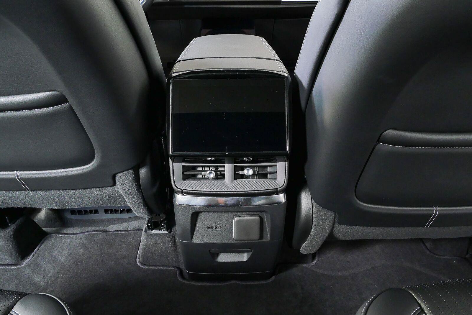 New 2027 Cadillac Vistiq Luxury AWD/4WD image 16